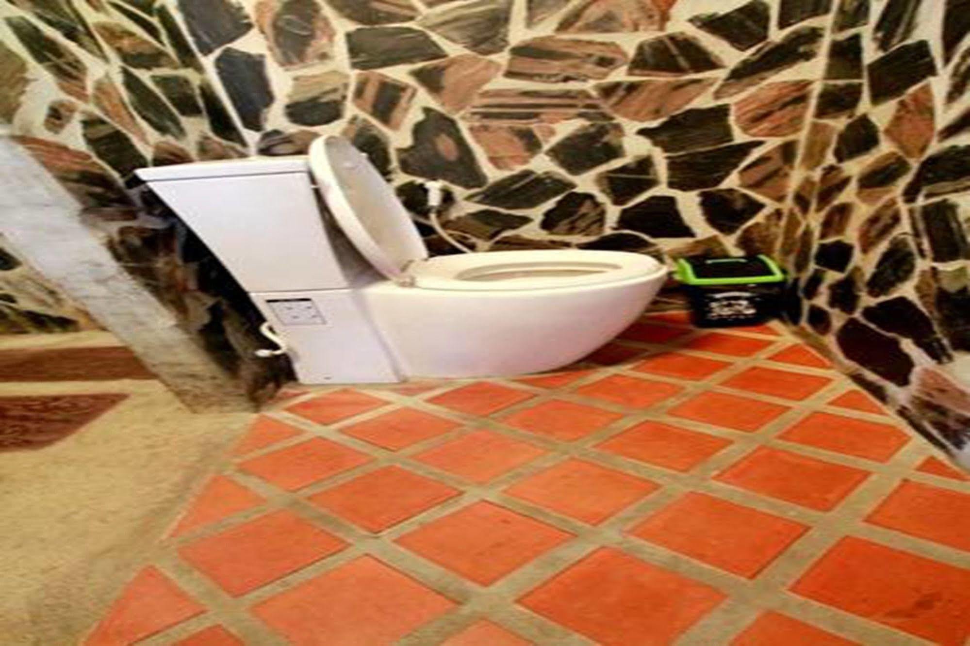 J&J Guesthouse Сукотай Екстериор снимка