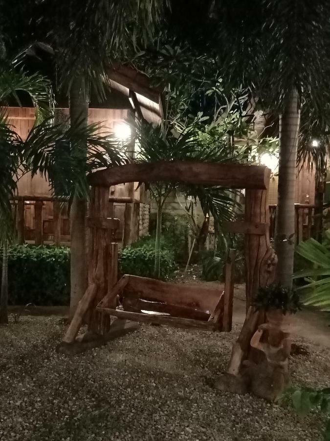J&J Guesthouse Сукотай Екстериор снимка