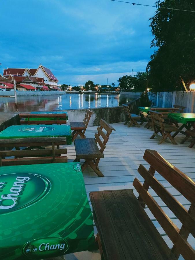 J&J Guesthouse Сукотай Екстериор снимка